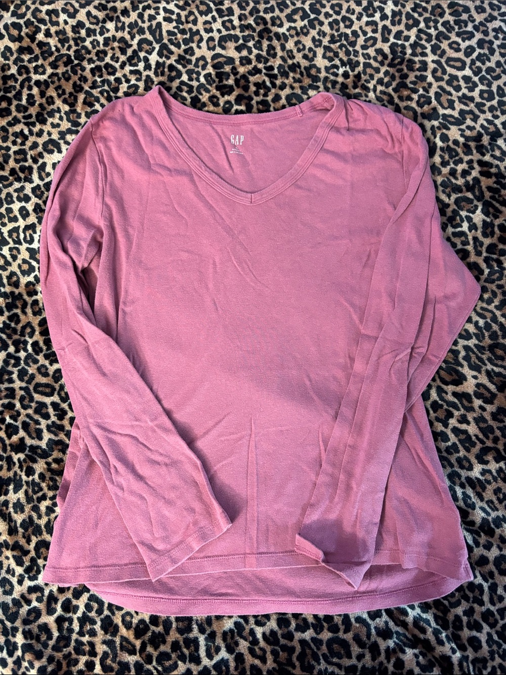 GAP Long Sleeve V-Neck Top in Rose Pink